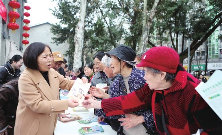 永川：巾帼普法基层行法治春风润万家